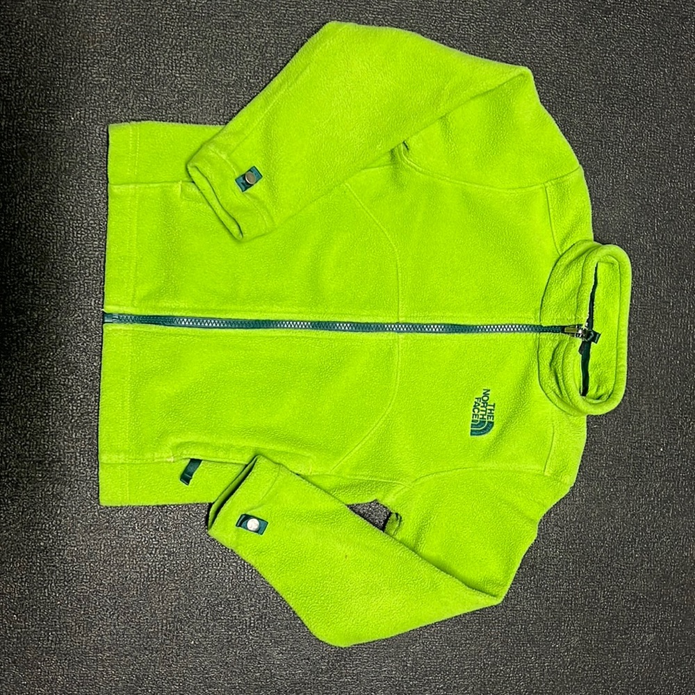 North face fleece jacket. Green color. EUC. Great for winter
